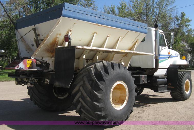 image for item B8301 1995 International 2554 dry fertilizer spreader truck