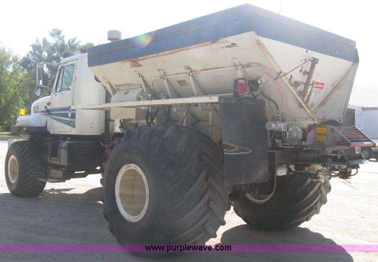 image for item B8301 1995 International 2554 dry fertilizer spreader truck