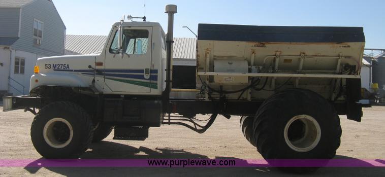 image for item B8301 1995 International 2554 dry fertilizer spreader truck