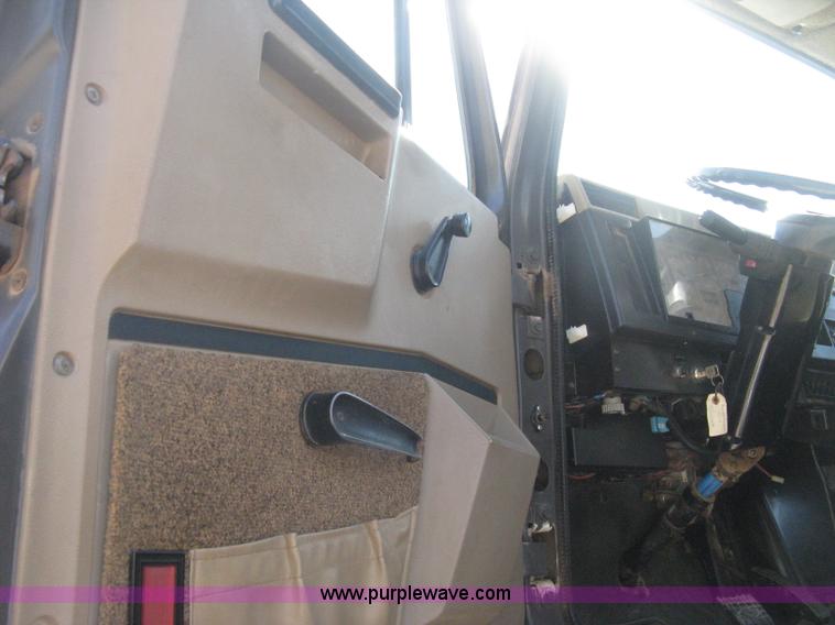 image for item B8301 1995 International 2554 dry fertilizer spreader truck