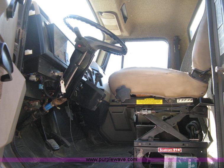 image for item B8301 1995 International 2554 dry fertilizer spreader truck