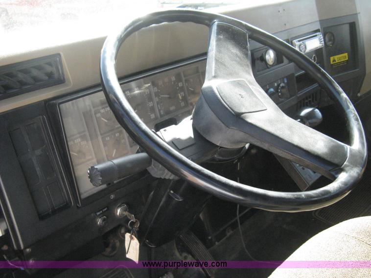 image for item B8301 1995 International 2554 dry fertilizer spreader truck