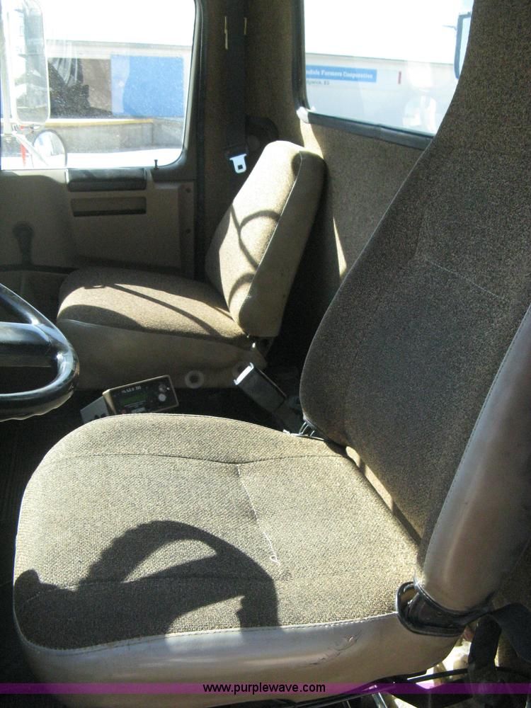 image for item B8301 1995 International 2554 dry fertilizer spreader truck