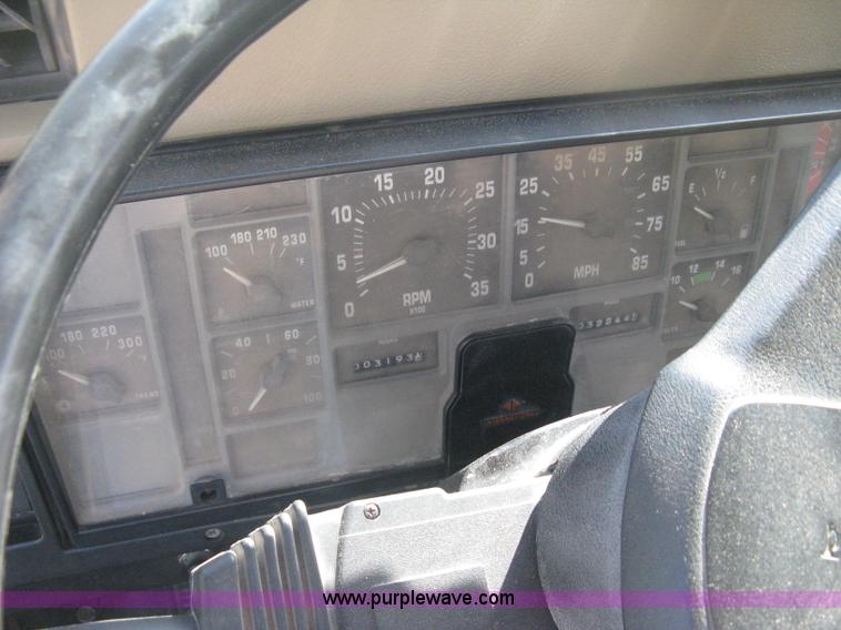 image for item B8301 1995 International 2554 dry fertilizer spreader truck