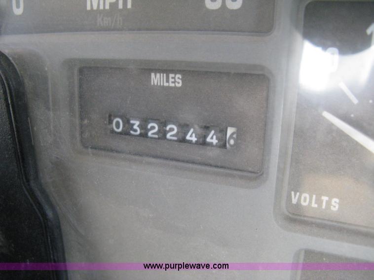 image for item B8301 1995 International 2554 dry fertilizer spreader truck