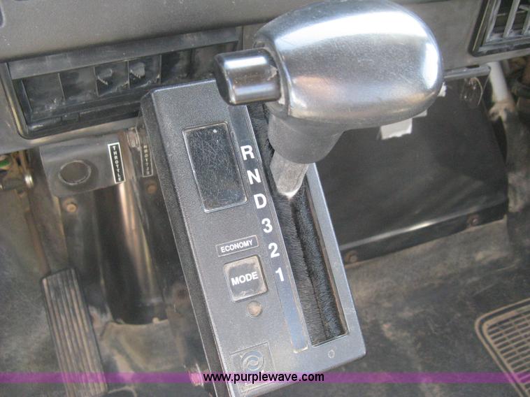 image for item B8301 1995 International 2554 dry fertilizer spreader truck