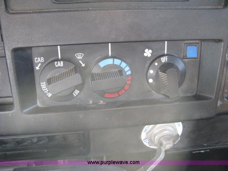 image for item B8301 1995 International 2554 dry fertilizer spreader truck