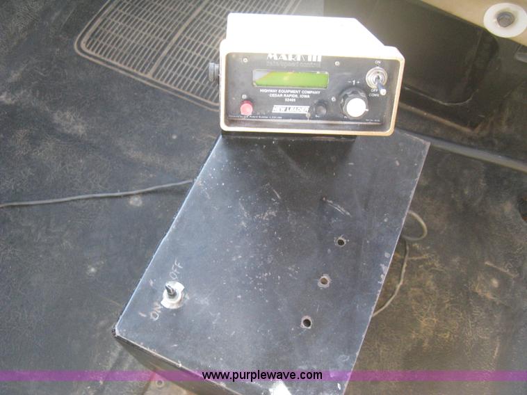 image for item B8301 1995 International 2554 dry fertilizer spreader truck