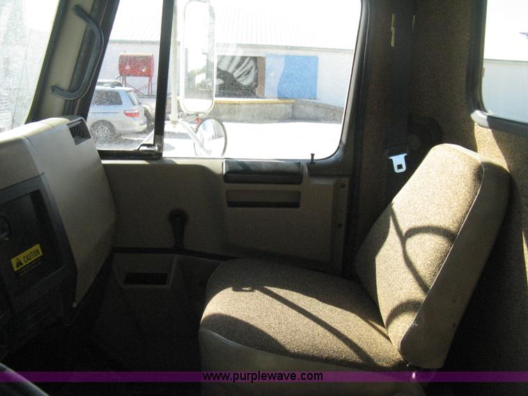 image for item B8301 1995 International 2554 dry fertilizer spreader truck