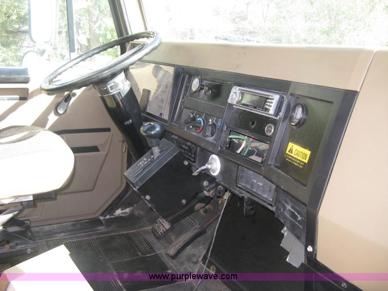 image for item B8301 1995 International 2554 dry fertilizer spreader truck