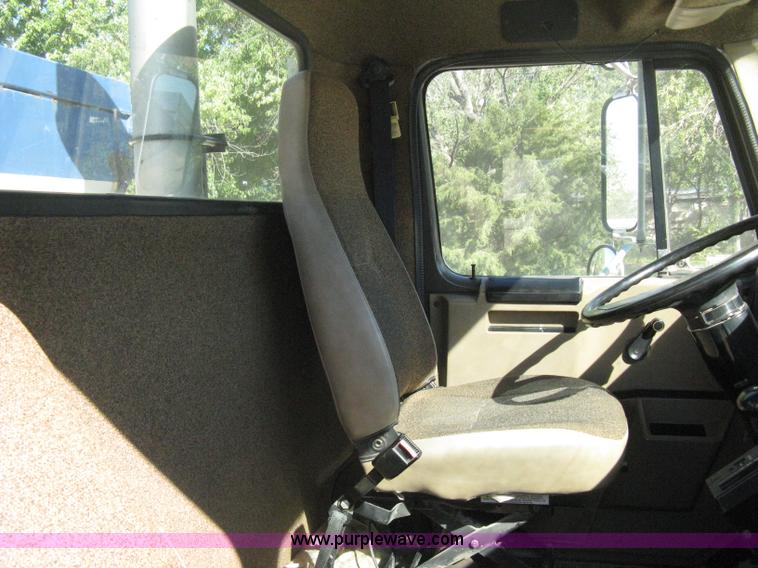 image for item B8301 1995 International 2554 dry fertilizer spreader truck