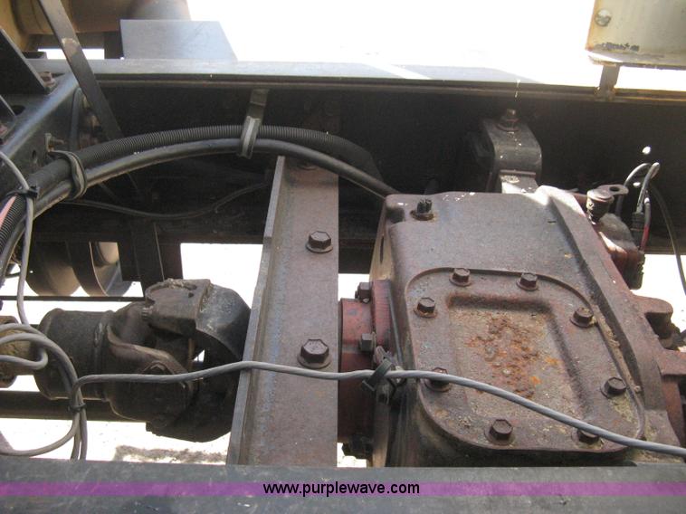 image for item B8301 1995 International 2554 dry fertilizer spreader truck