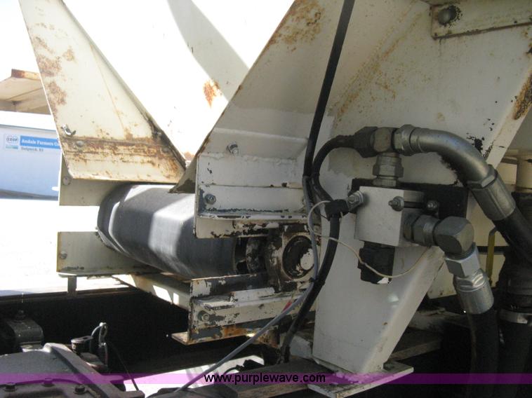 image for item B8301 1995 International 2554 dry fertilizer spreader truck