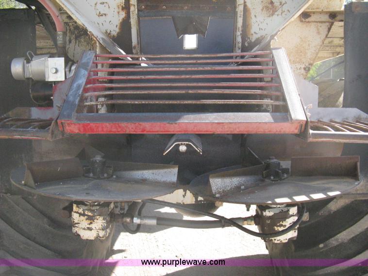 image for item B8301 1995 International 2554 dry fertilizer spreader truck