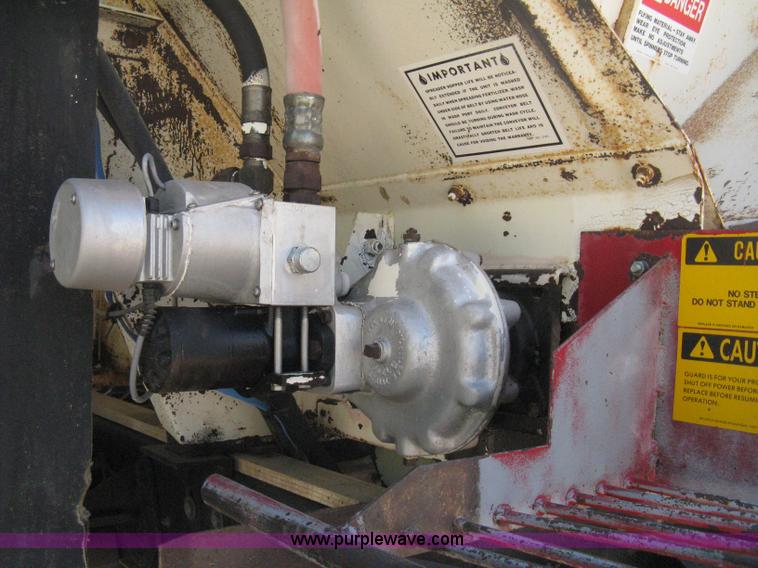 image for item B8301 1995 International 2554 dry fertilizer spreader truck