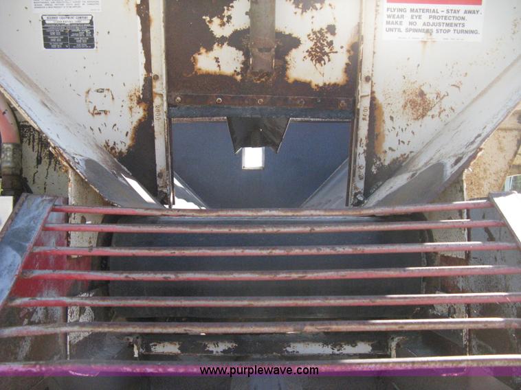 image for item B8301 1995 International 2554 dry fertilizer spreader truck