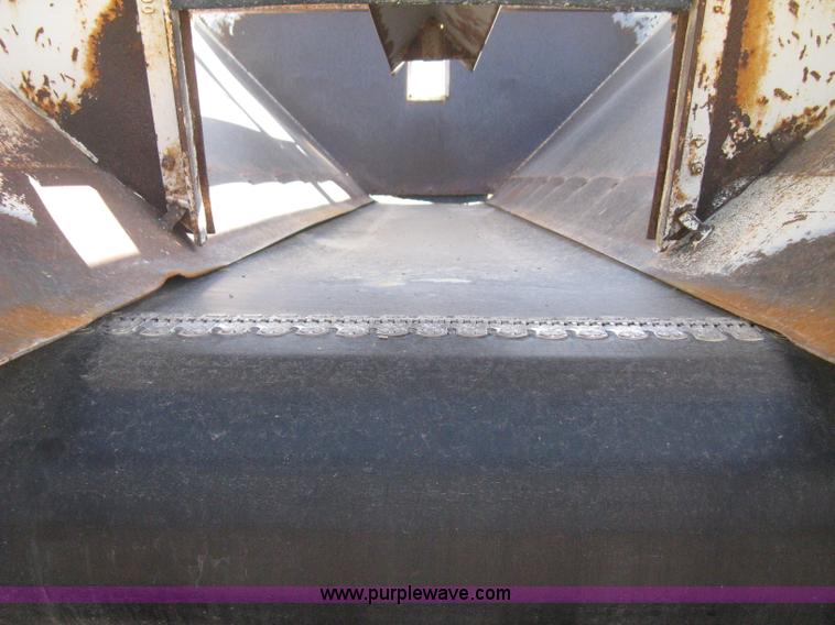 image for item B8301 1995 International 2554 dry fertilizer spreader truck