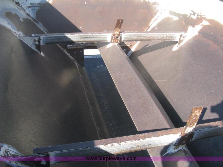 image for item B8301 1995 International 2554 dry fertilizer spreader truck