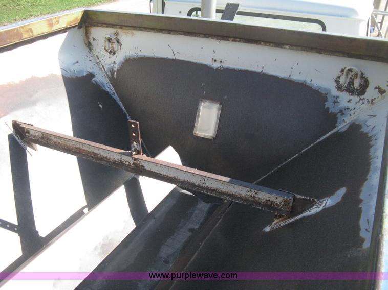 image for item B8301 1995 International 2554 dry fertilizer spreader truck