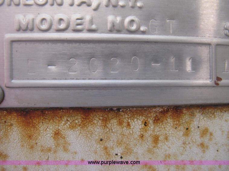 image for item B8301 1995 International 2554 dry fertilizer spreader truck