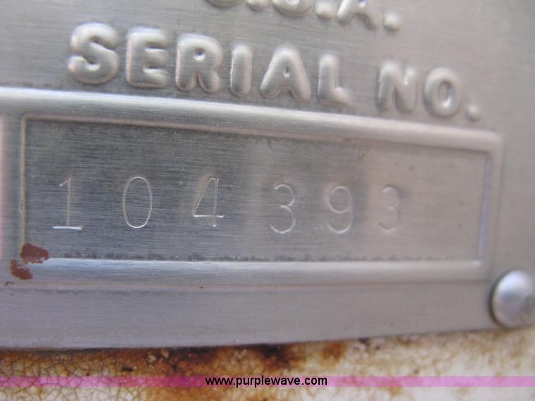 image for item B8301 1995 International 2554 dry fertilizer spreader truck