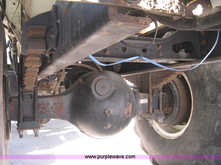 image for item B8301 1995 International 2554 dry fertilizer spreader truck