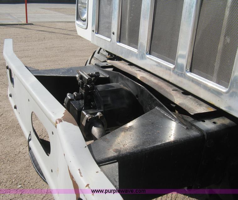 image for item B8301 1995 International 2554 dry fertilizer spreader truck