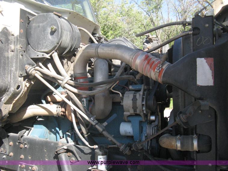 image for item B8301 1995 International 2554 dry fertilizer spreader truck