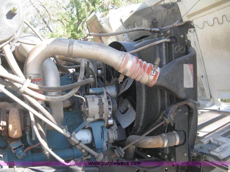 image for item B8301 1995 International 2554 dry fertilizer spreader truck