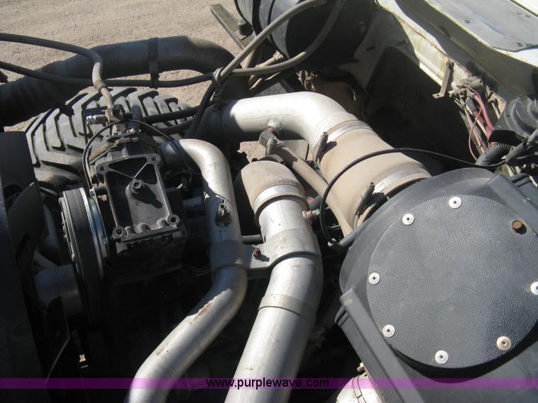 image for item B8301 1995 International 2554 dry fertilizer spreader truck