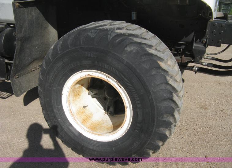 image for item B8301 1995 International 2554 dry fertilizer spreader truck