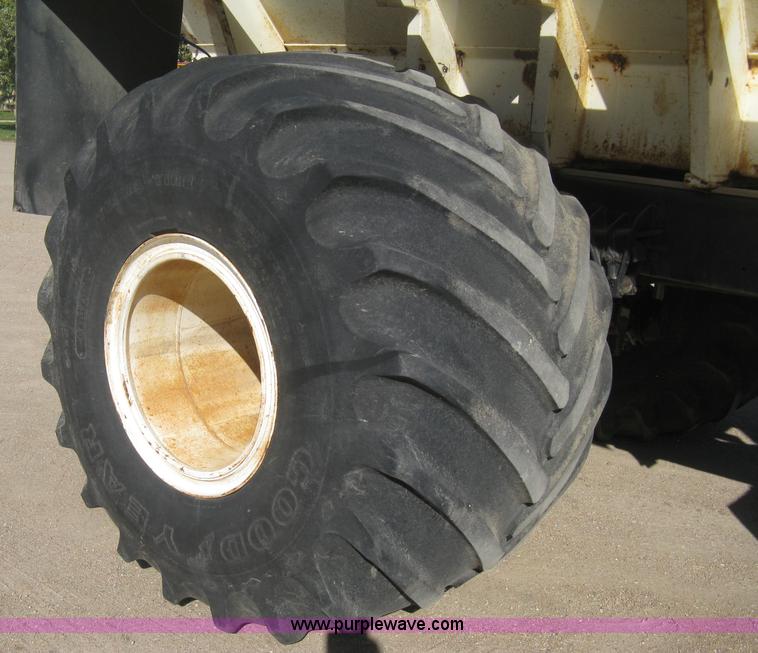 image for item B8301 1995 International 2554 dry fertilizer spreader truck