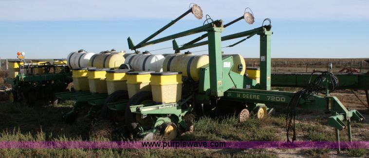 image for item C3574 1998 John Deere 7200 planter