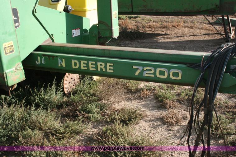 image for item C3574 1998 John Deere 7200 planter