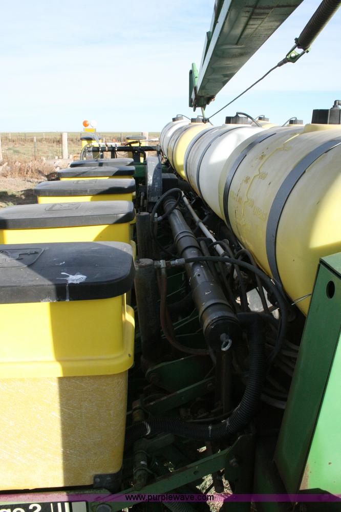 image for item C3574 1998 John Deere 7200 planter