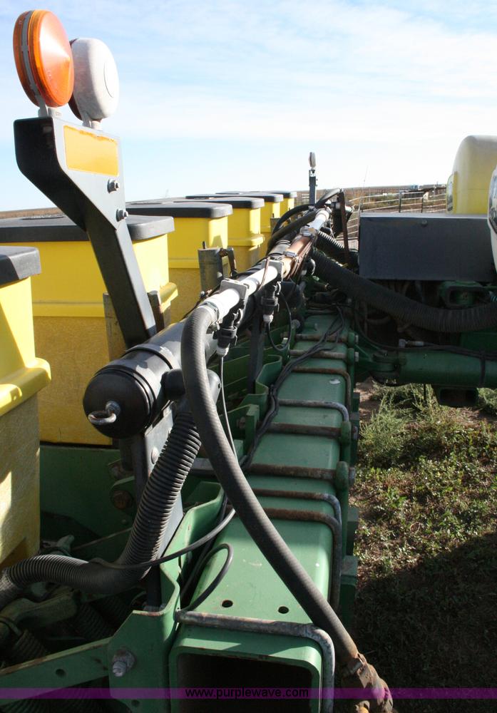 image for item C3574 1998 John Deere 7200 planter