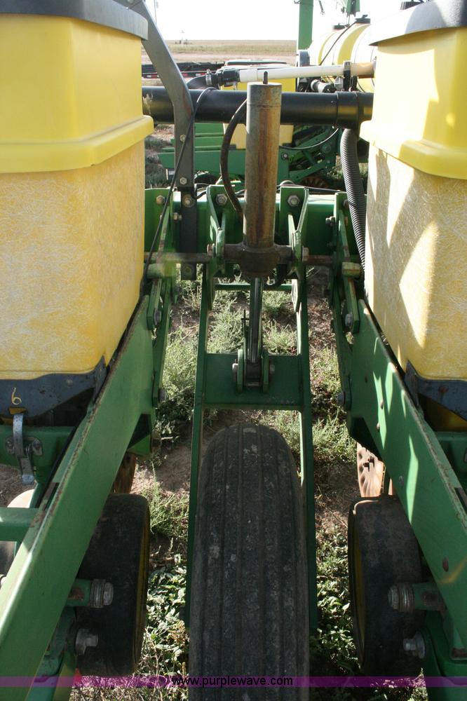image for item C3574 1998 John Deere 7200 planter
