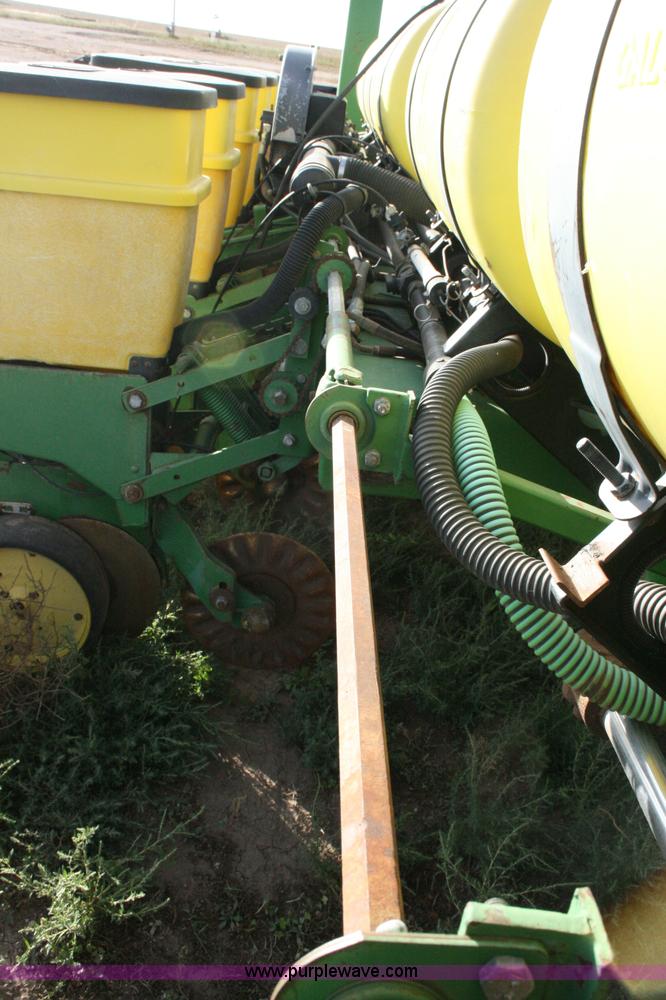 image for item C3574 1998 John Deere 7200 planter