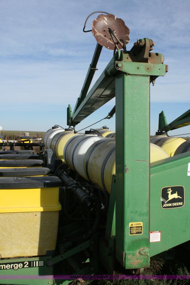 image for item C3574 1998 John Deere 7200 planter