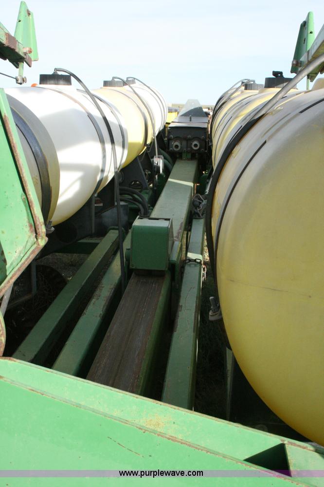 image for item C3574 1998 John Deere 7200 planter