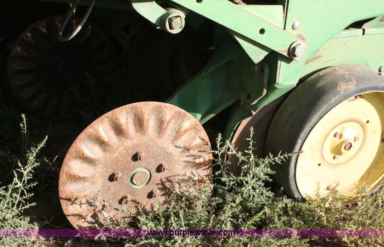 image for item C3574 1998 John Deere 7200 planter