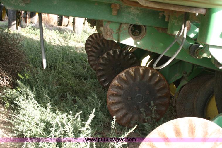image for item C3574 1998 John Deere 7200 planter