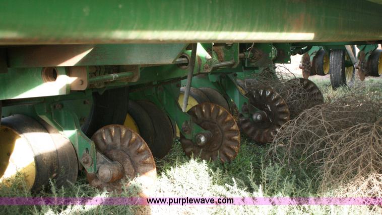 image for item C3574 1998 John Deere 7200 planter