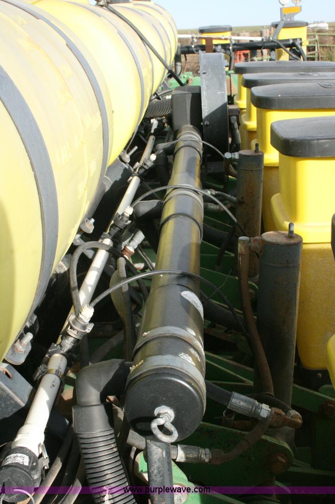 image for item C3574 1998 John Deere 7200 planter
