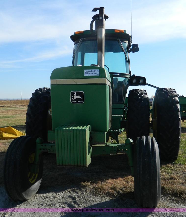 image for item D4477 1982 John Deere 4640 tractor