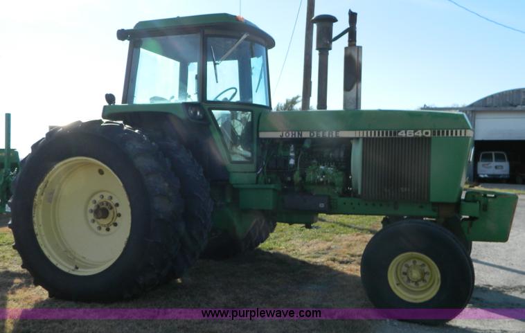 image for item D4477 1982 John Deere 4640 tractor