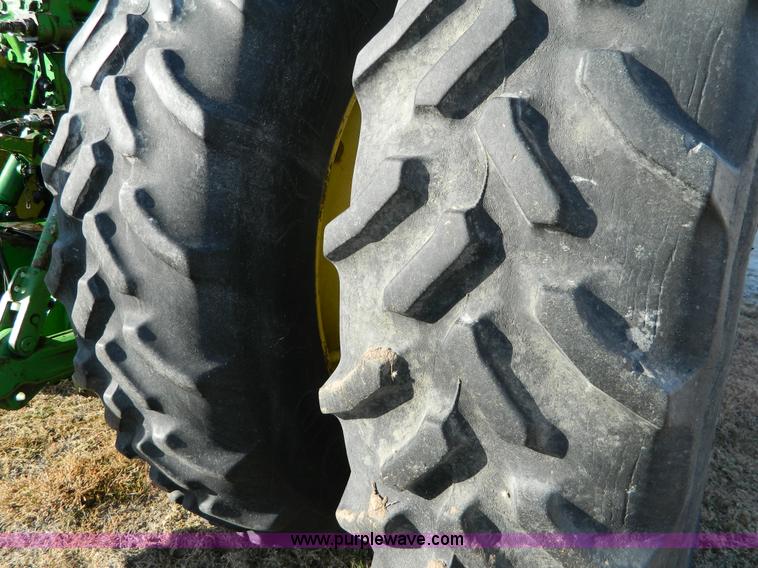 image for item D4477 1982 John Deere 4640 tractor