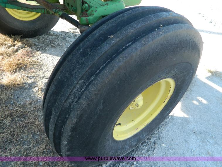 image for item D4477 1982 John Deere 4640 tractor