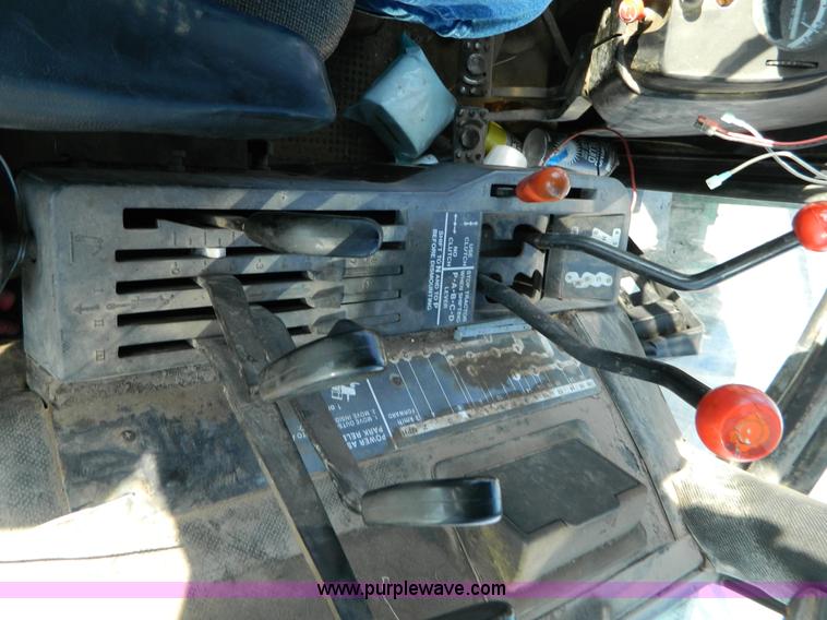 image for item D4477 1982 John Deere 4640 tractor