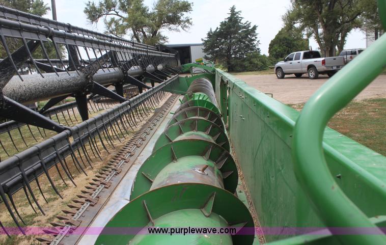 image for item D5287 2000 John Deere 930F flex header